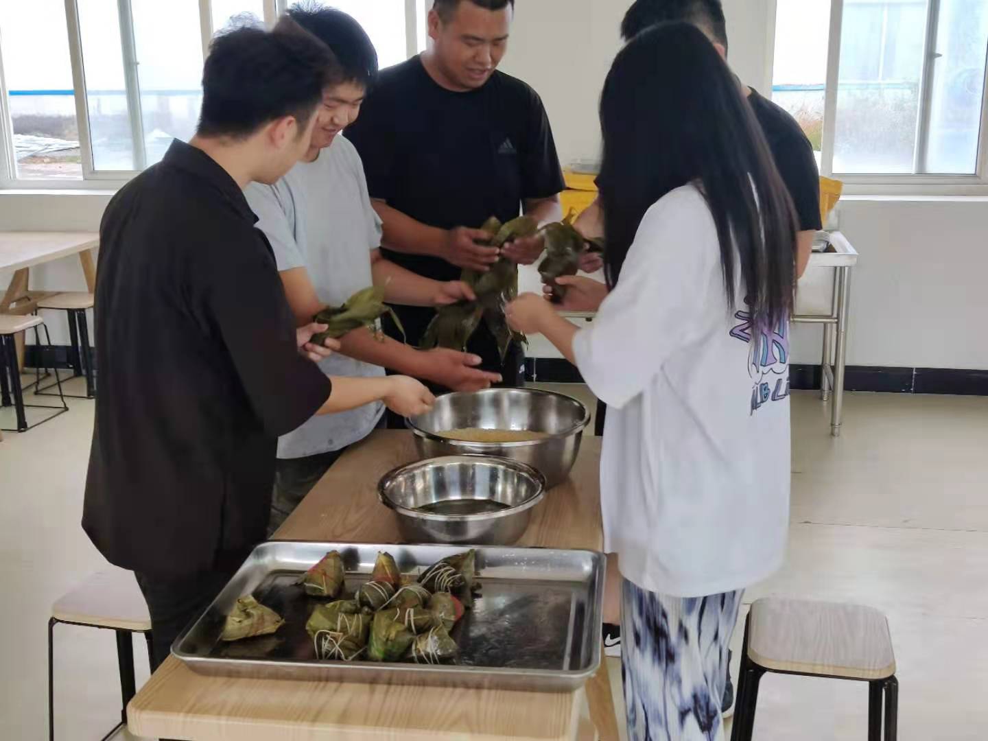 鲁泰大道项目党支部.jpg